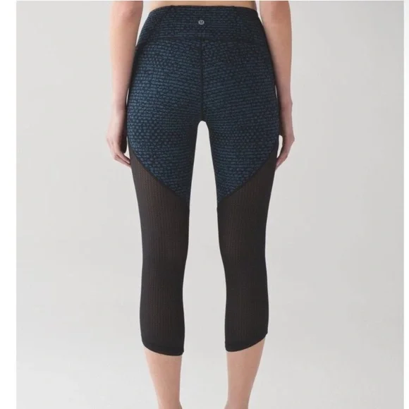 Lululemon Deep Breath Cropped Leggings, Size 4 - Picture 2 of 13